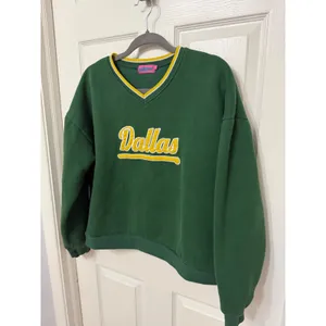 Edikted‎ Dallas Graphic Oversized V-Neck Sweatshirt Green Yellow Small thumbnail 5