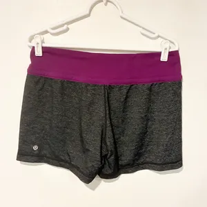 Lululemon Size 10 Grey Purple Trim Drawstring Athletic‎ Shorts thumbnail 4