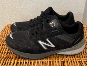 New Balance 990 v5 Black and Gray Athletic Shoes thumbnail 1