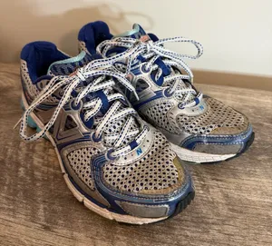 New Balance 860 V3 Running Sneakers Women’s Size 9 Silver Blue thumbnail 1