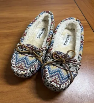 Minnetonka Cally Mosaic Tapestry Slippers Moccasins Shoes Slip On Southwestern 6 thumbnail 1