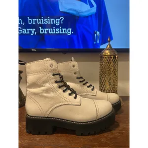 Urban Outfitters Juliette Lace Up Leather White Platform Combat Lug Sole Boots 8 Grunge Punk thumbnail 4