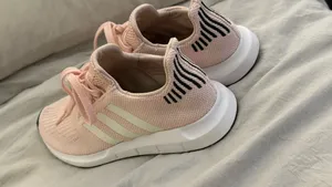 Adidas Women’s Originals Swift Run Ice Pink Athletic Running Shoes - Size 7 thumbnail 4