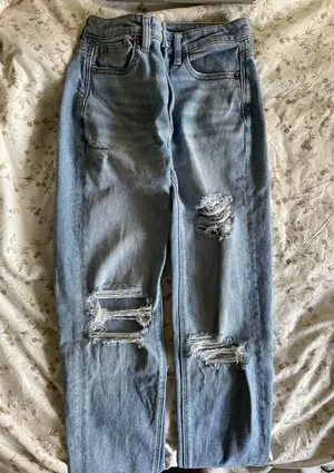 American Eagle Ripped Light Wash Mom Jeans thumbnail 4