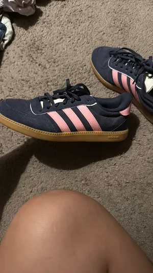 Shoes Adidas Women’s 7  thumbnail 3