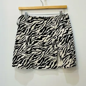 Motel Zebra Pelmet Skirt with slit size Small thumbnail 3
