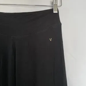 Victoria's‎ Secret Black Wide-Leg Pants With Elastic Waistband & V Logo size XS thumbnail 2
