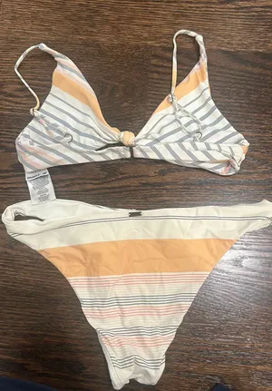O’Neill Bathing Suit Top And Bottom  thumbnail 2