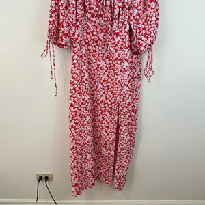 Showpo. Red and White Ditsy Floral Red Dress Midi Slitted Dress Size 16 thumbnail 3