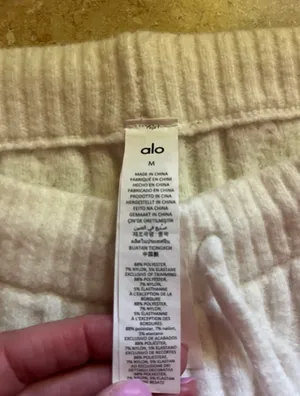 Alo yoga hoodie and shorts sweater set size M thumbnail 4
