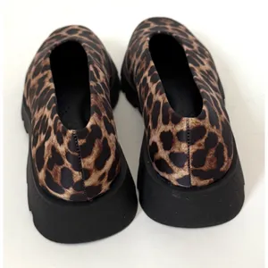 Katy Perry Daarling Leopard Print Slip On Flat Loafer Black Tan Size 5.5 NEW thumbnail 4