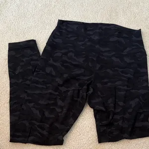 Black Lululemon Camouflage Leggings thumbnail 1