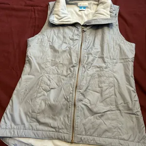 Columbia Light Grey Quilted Vest with Fleece Collar thumbnail 4