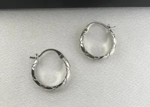 Polished Metal Texture Silver Hoop Earrings for Women thumbnail 3