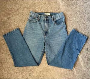 Abercrombie 90s Straight Ultra High-Rise Curve Love thumbnail 5