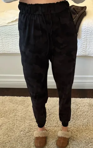 Lululemon Joggers thumbnail 1