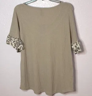Iwollence Waffle Knit Medium Tan V-Neck Blouse Animal Print Accents size XL NEW thumbnail 3