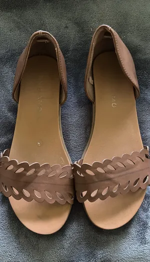Woman’s Sandals Brown Size 6.5 thumbnail 1