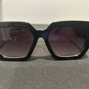 Black Square Sunglasses thumbnail 9