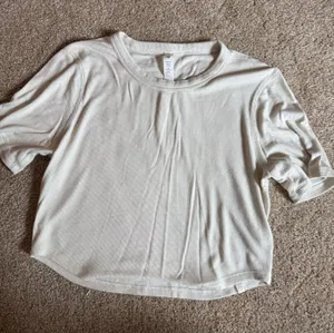 Lululemon top thumbnail 1