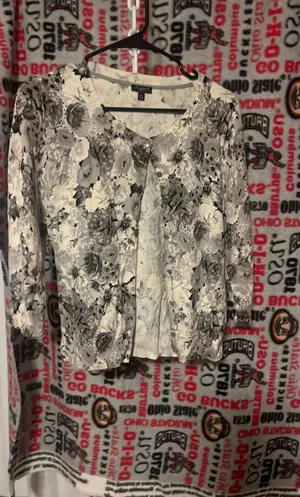 Women’s blouse thumbnail 1