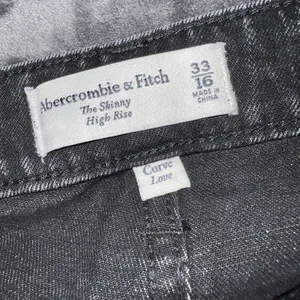 Abercrombie & Fitch Curve Love High Rise Skinny Jean in Black Size 16 (33) thumbnail 11