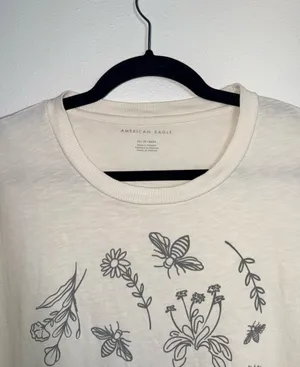 American Eagle Save The Bees Graphic Tee Cream Oversized Short Sleeve thumbnail 2