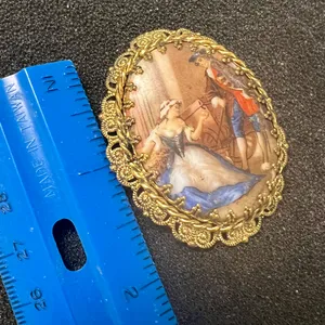 Vintage Gold Tone Lovers Hand Painted Ceramic Victorian Oval Brooch Pin thumbnail 3