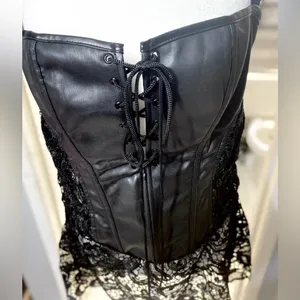 NWOT Faux Leather Black Corset w/ Lace at the Bottom & Shoulder Straps Size:2XL thumbnail 2