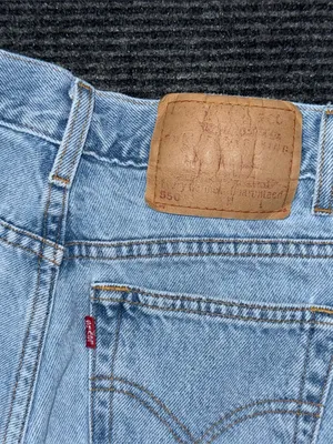 Vintage 90s Levi’s 550 Relaxed Fit Denim Shorts Women’s 26 Light Denim Jorts thumbnail 3