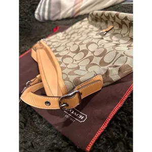 Classic coach pattern handbag in brand new condition thumbnail 5