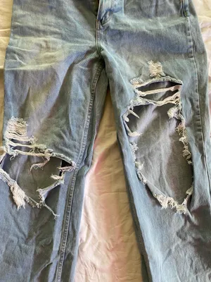 Forever 21 Ripped Jeans thumbnail 2