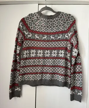 christmas sweater thumbnail 3