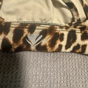 Athleta Leopard Print Strappy Back Sports Bra XS S thumbnail 2