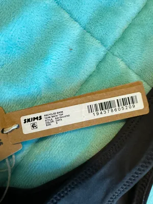 SKIMS Swim Tank Bikini Top thumbnail 3