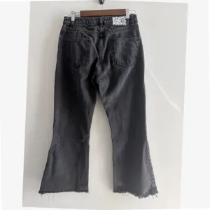 Reclaimed Vintage Inspired Womens High Rise Flared Raw Hem Jeans Washed Black 29 thumbnail 3