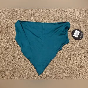 NWT White Fox Boutique Nights with you crop top forest green size Medium thumbnail 3