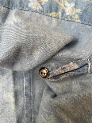 Classic Elements | blue floral button down shirt size medium thumbnail 5