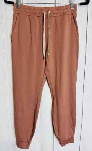 Vuori Women’s Terracotta Performance Jogger Pants Size XS (26 x 24) thumbnail 1