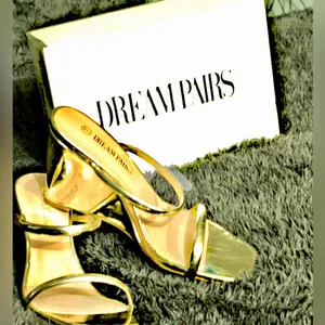 Dream Paris NWOT Beautiful Gold Heels, Size:7 Square Open Toe Wedge Heels, 2Stunning Straps thumbnail 4