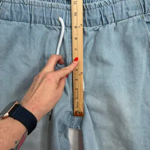 Forever 21 Large Denim Wide Leg Cropped Pants Light Wash Raw Hem Casual Boho thumbnail 10