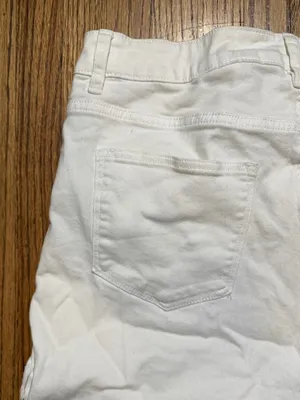 H&M white jean shorts thumbnail 4
