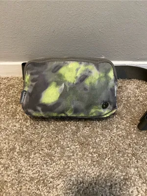 Lululemon everywhere belt bag hyper dye thumbnail 5