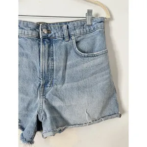 Madewell The Curvy Perfect Jean Shorts Foster Wash Women’s Size 31 Raw Hem thumbnail 6