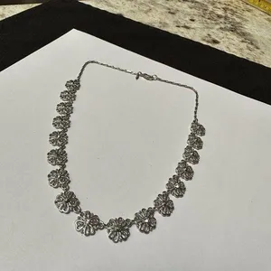Women’s Pretty Signed Avon Rhinestone Silver Tone Flower Necklace thumbnail 1