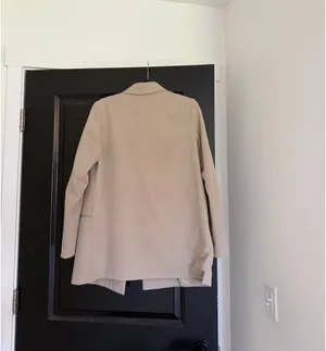 H&M Taupe blazer  thumbnail 2