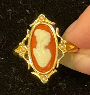 Vintage Avon 70’s Gold-Tone Adjustable Cameo Portrait Ring for Women Size 7 - 8 thumbnail 1