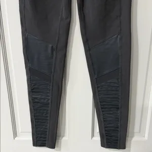 ALO Yoga Women's Charcoal Moto Leggings thumbnail 9