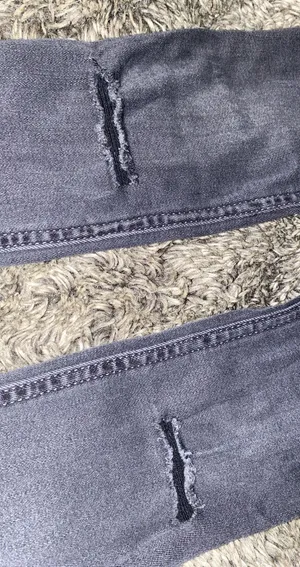 Hollister Grey/black ripped Jeans thumbnail 3