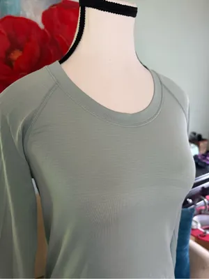 Lululemon - Green Swiftly Tech long sleeve running tee shirt top size 8 thumbnail 2